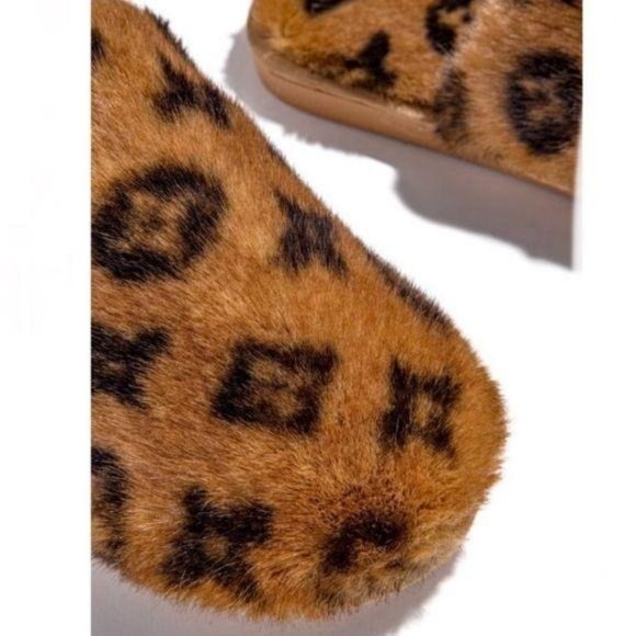 “Luxury” Faux Fur House Slippers in Carmel - Picture 6 of 9